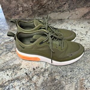 Nike Air Max Dia Size 8.5
